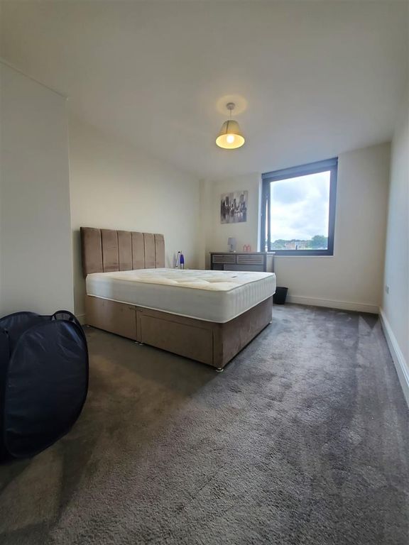 Property photo 3 of 6 58 Grosvenor House Bedroom 1 Photo 1.Jpeg