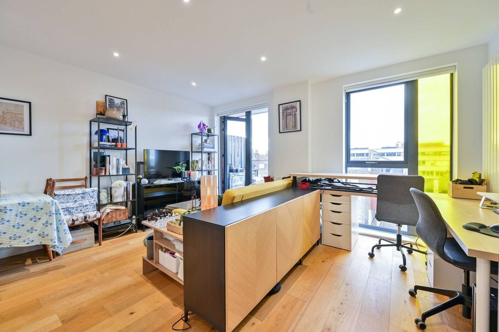 Property photo 2 of 6