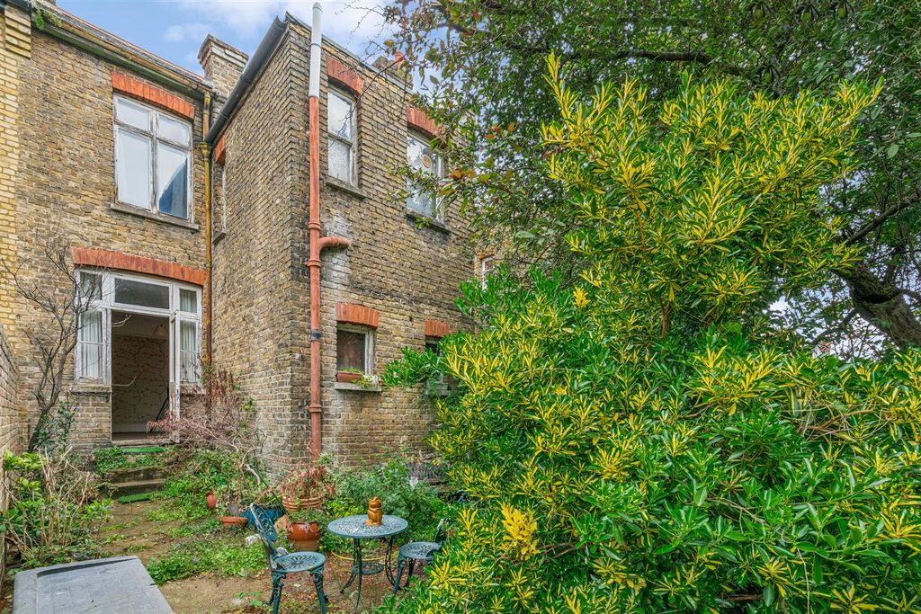 Property photo 3 of 15 For Sale - Stile Hall Gardens, W4