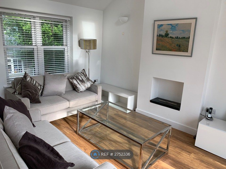 Property photo 3 of 12 Lounge