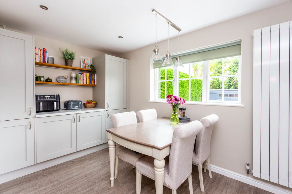 Property photo 3 of 16 Breakfast Room