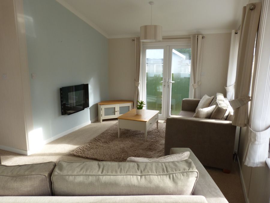 Property photo 3 of 19 Lounge