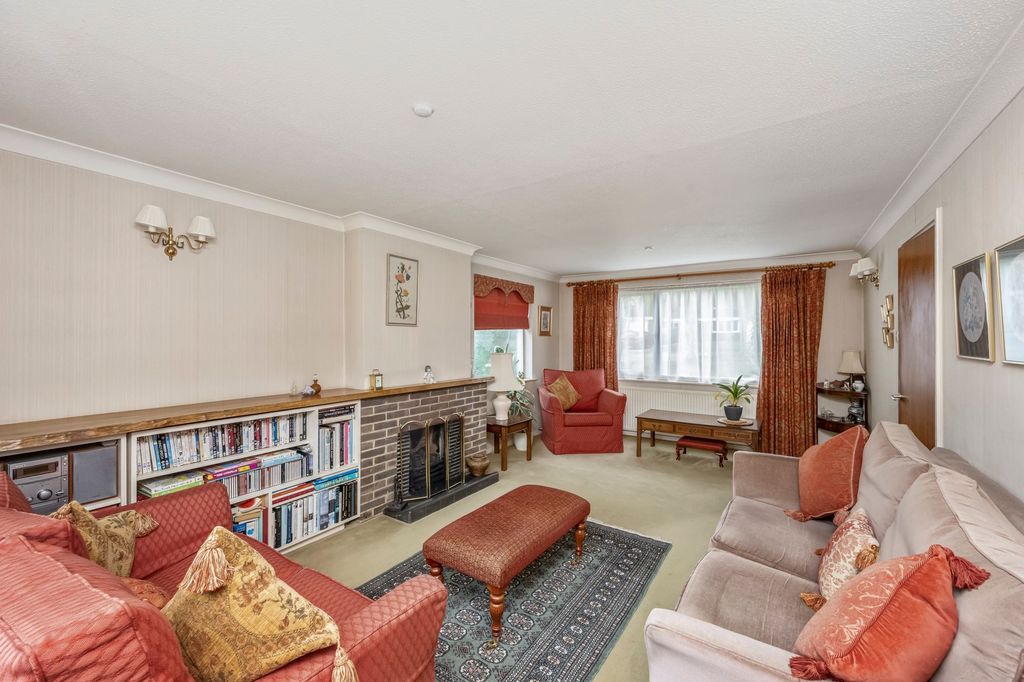 Property photo 2 of 20