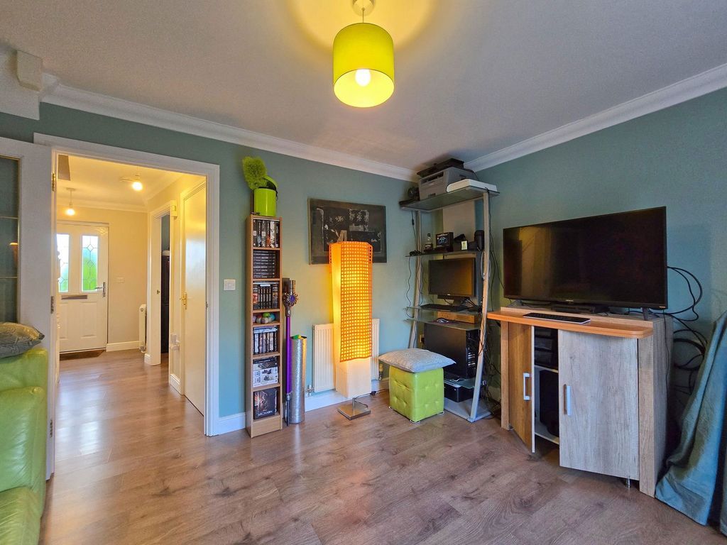 Property photo 3 of 11