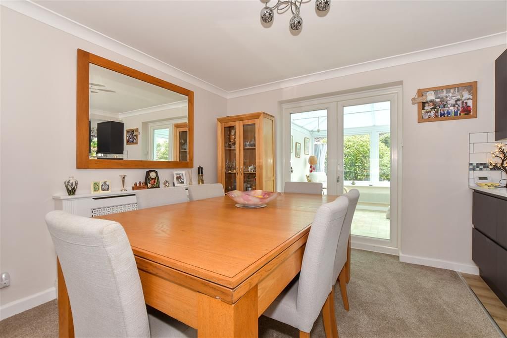 Property photo 1 of 6 Lounge/Dining Area
