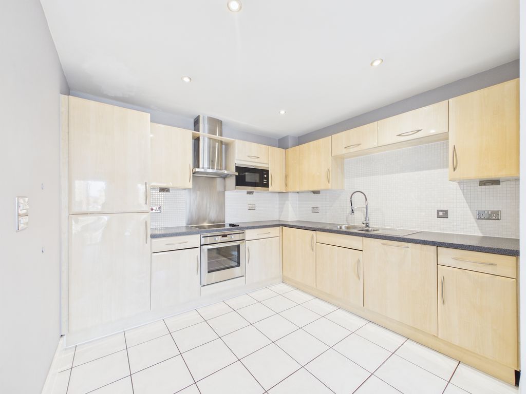 Property photo 3 of 11 Kitchen