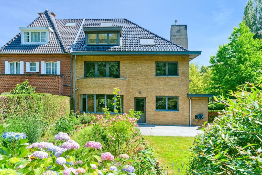 Property photo 2 of 21