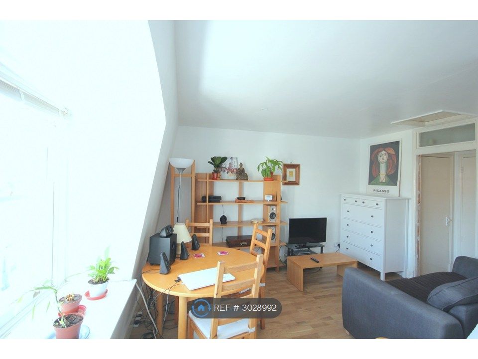Property photo 2 of 5 Living Room