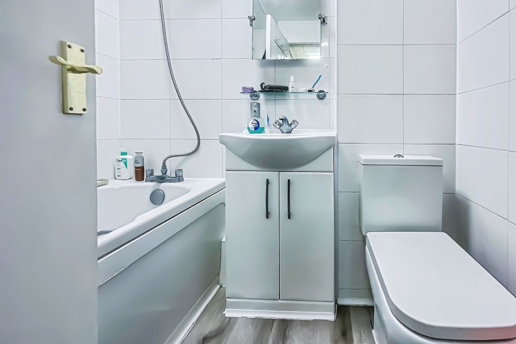 Property photo 3 of 10 5c496E09-248c-F111-8077-7c1E521E239B