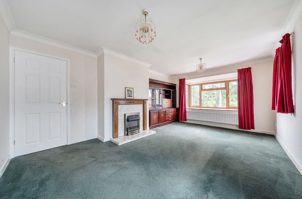 Property photo 2 of 20 1375854-7-690De99...