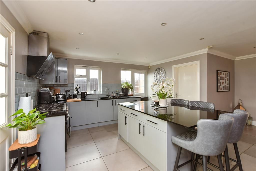 Property photo 3 of 21 Kitchen