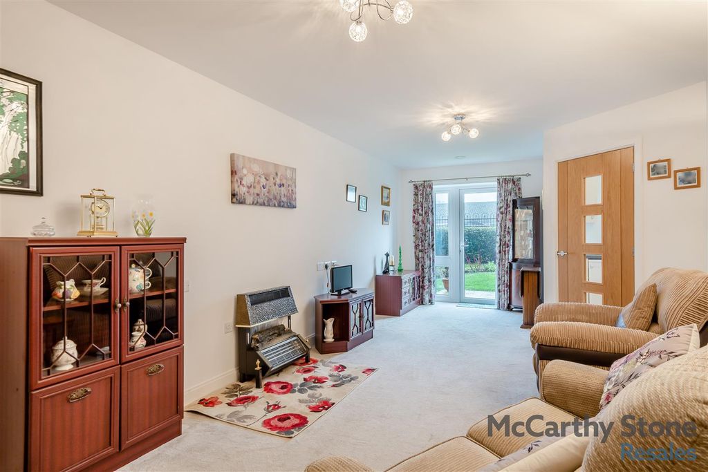 Property photo 2 of 18 8631092-Interior01.Jpg