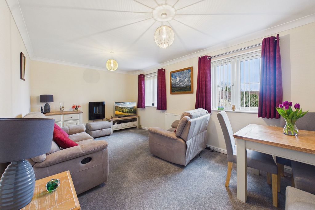 Property photo 3 of 12