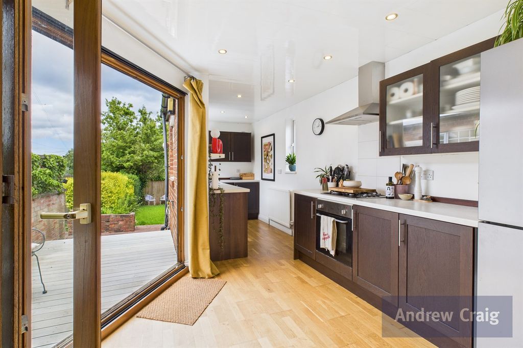 Property photo 2 of 11 Kitchen