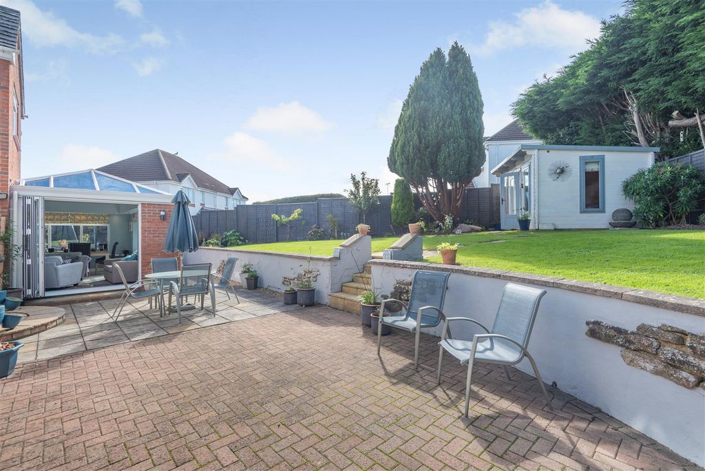 Property photo 2 of 23