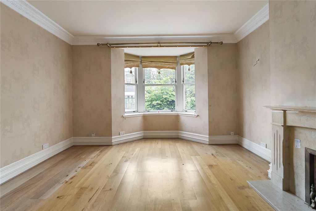 Property photo 3 of 41 Queens Road