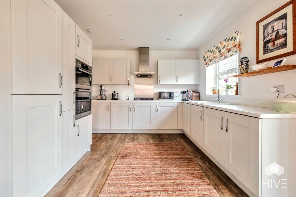 Property photo 3 of 31