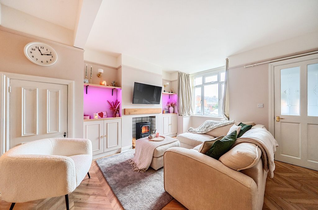 Property photo 2 of 13 1401804126970c123ee9c0