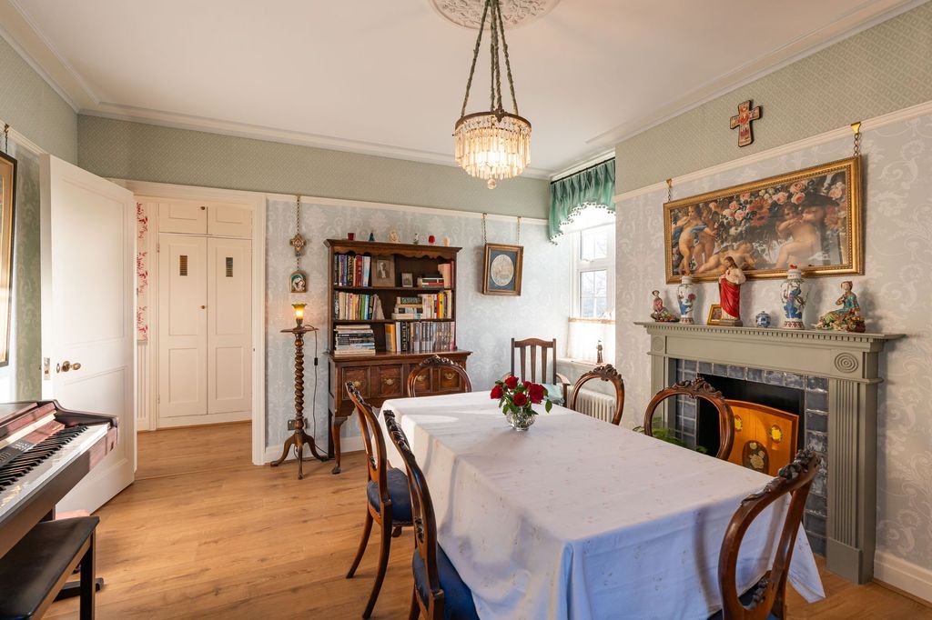 Property photo 3 of 14 Dining/Reception 2