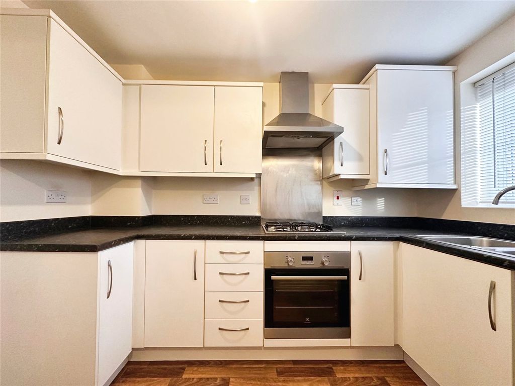 Property photo 2 of 10 Kitchen