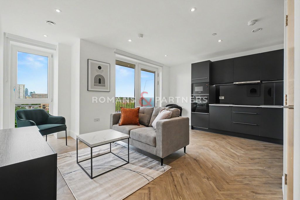 Property photo 2 of 17