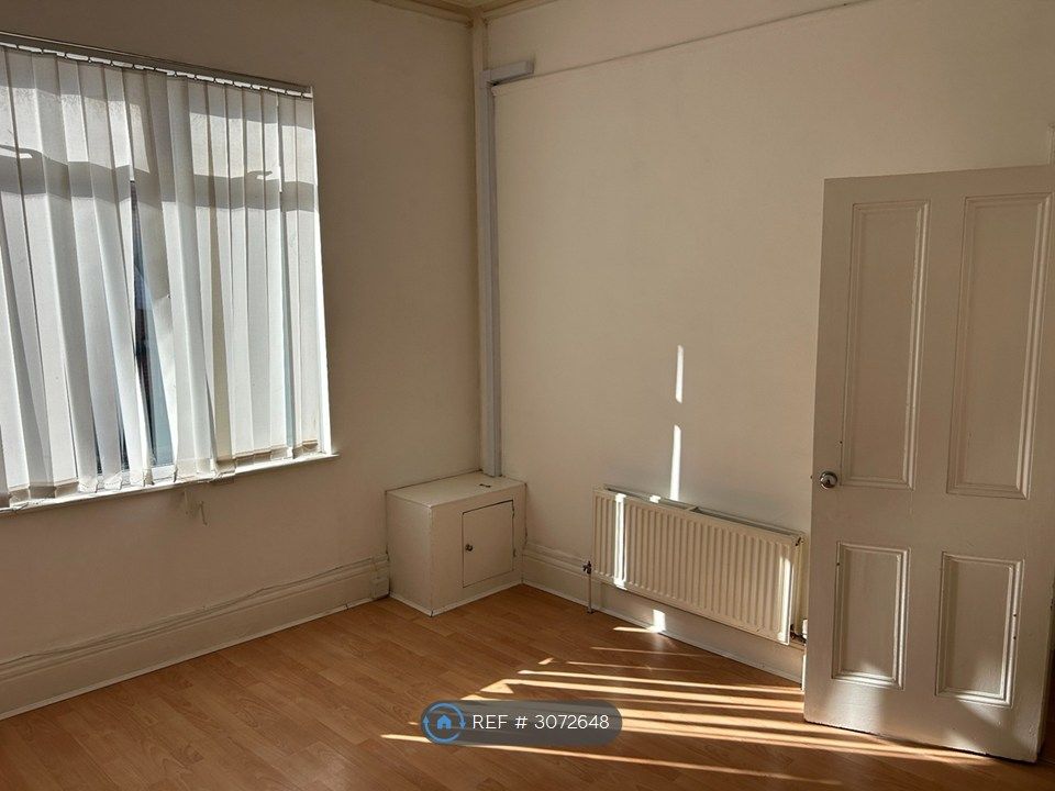 Property photo 3 of 19 Living Room