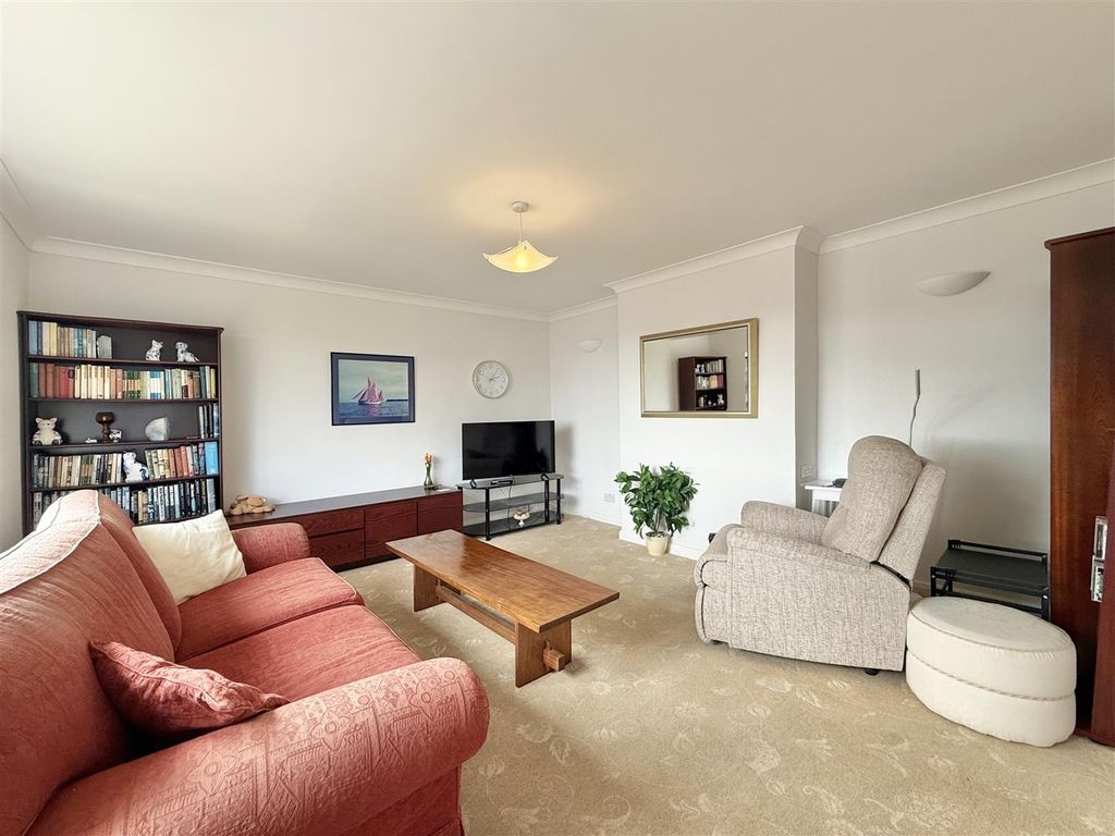 Property photo 2 of 24 Lounge.Jpg