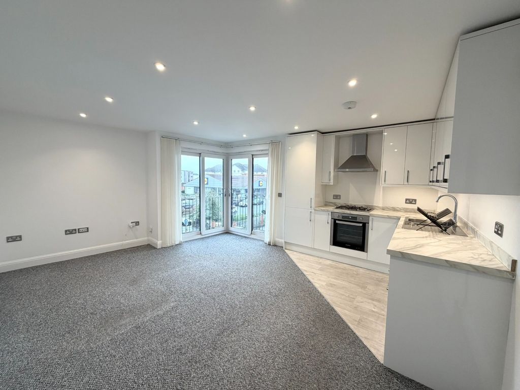 Property photo 2 of 8 4899351