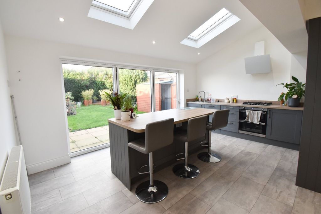 Property photo 2 of 20 Picture No. 14