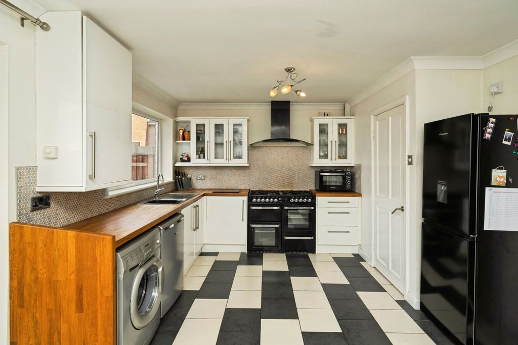 Property photo 3 of 17 Pbox-Img.Jpg