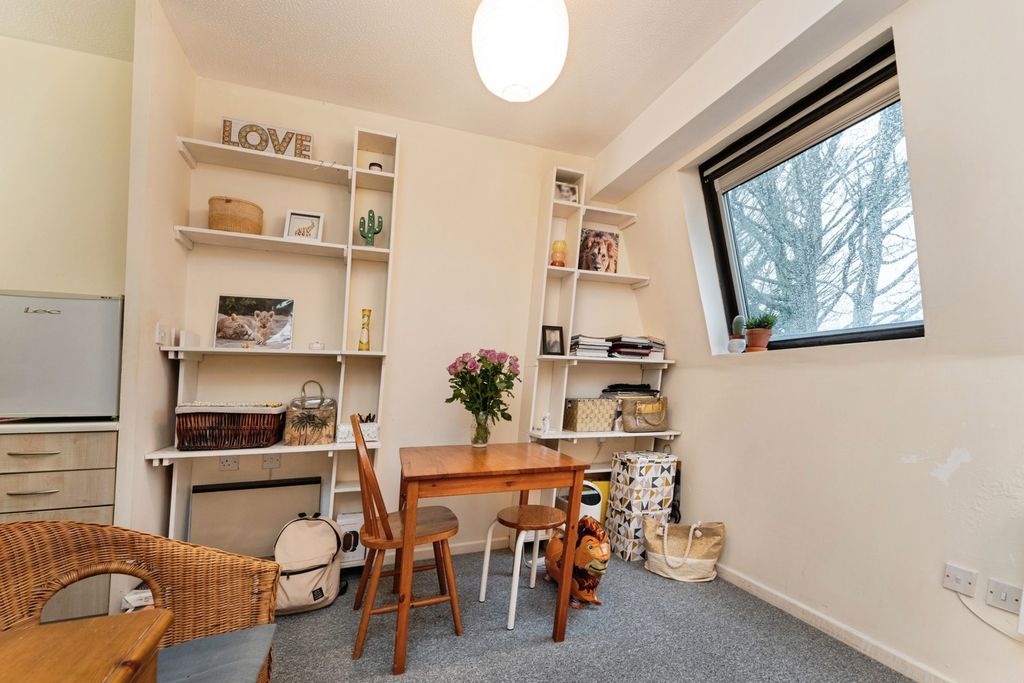 Property photo 2 of 32 Pbox-Img.Jpg