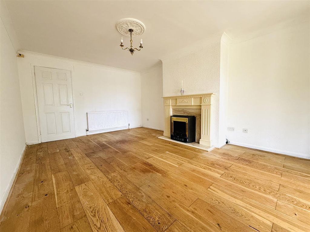 Property photo 3 of 25 Living Room