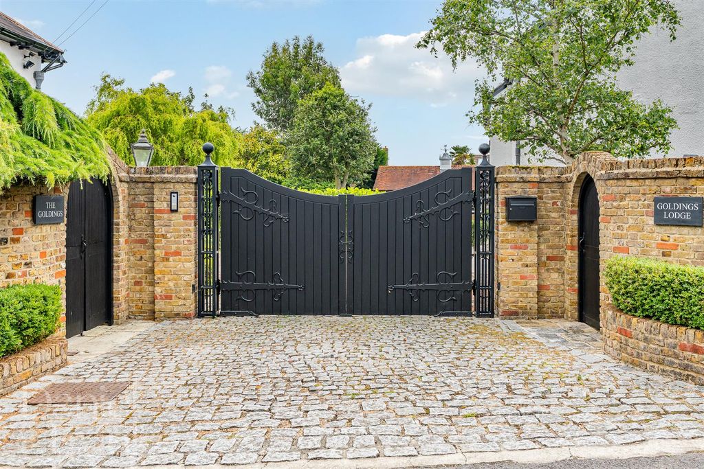 Property photo 2 of 72