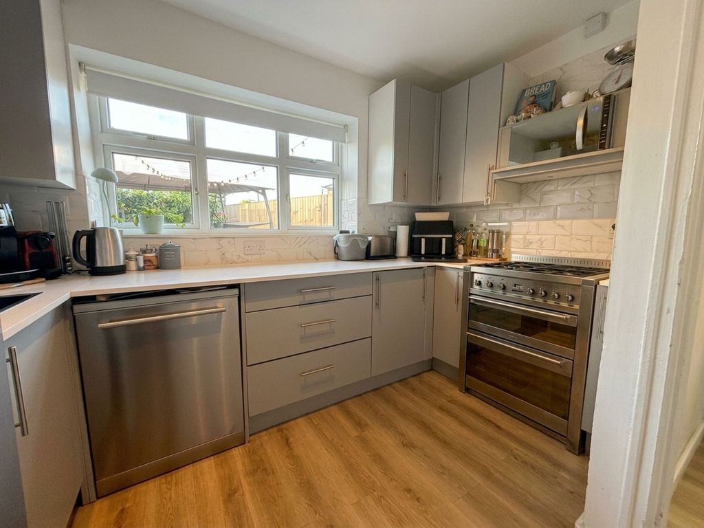 Property photo 2 of 17 Kitchen