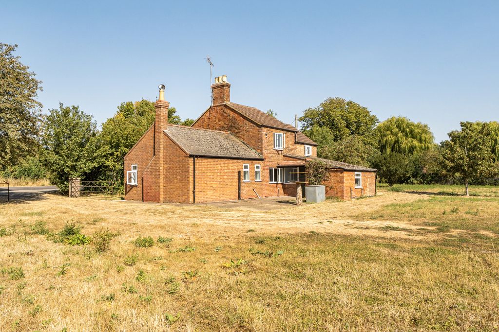 Property photo 2 of 25