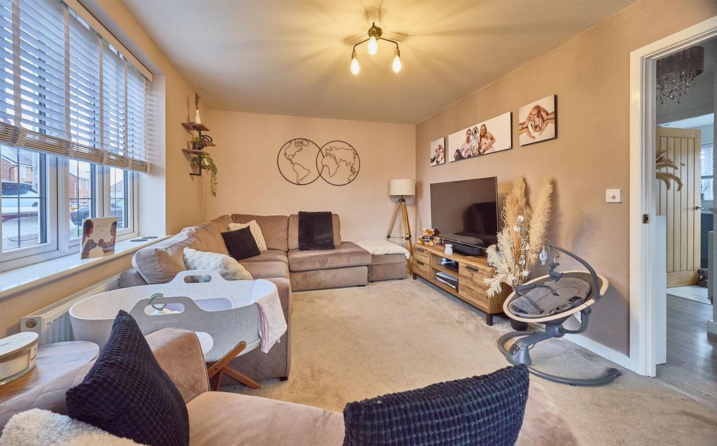 Property photo 2 of 16 Hall Lane 12.Jpg