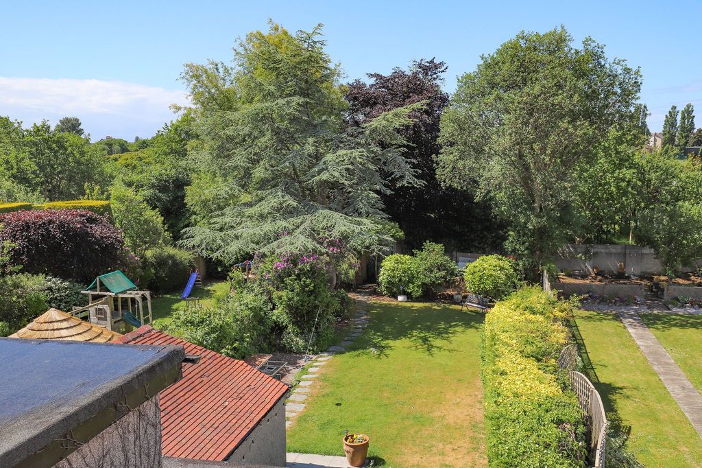 Property photo 3 of 24