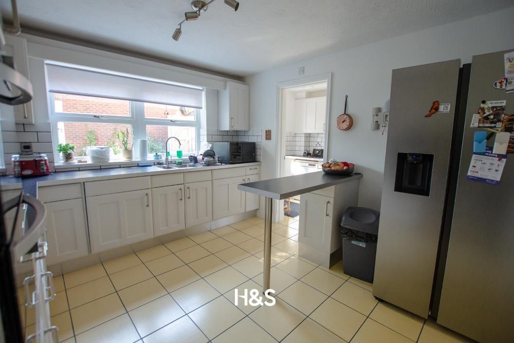 Property photo 3 of 23 215 Dickens Heath Road - Kitchen.Jpg