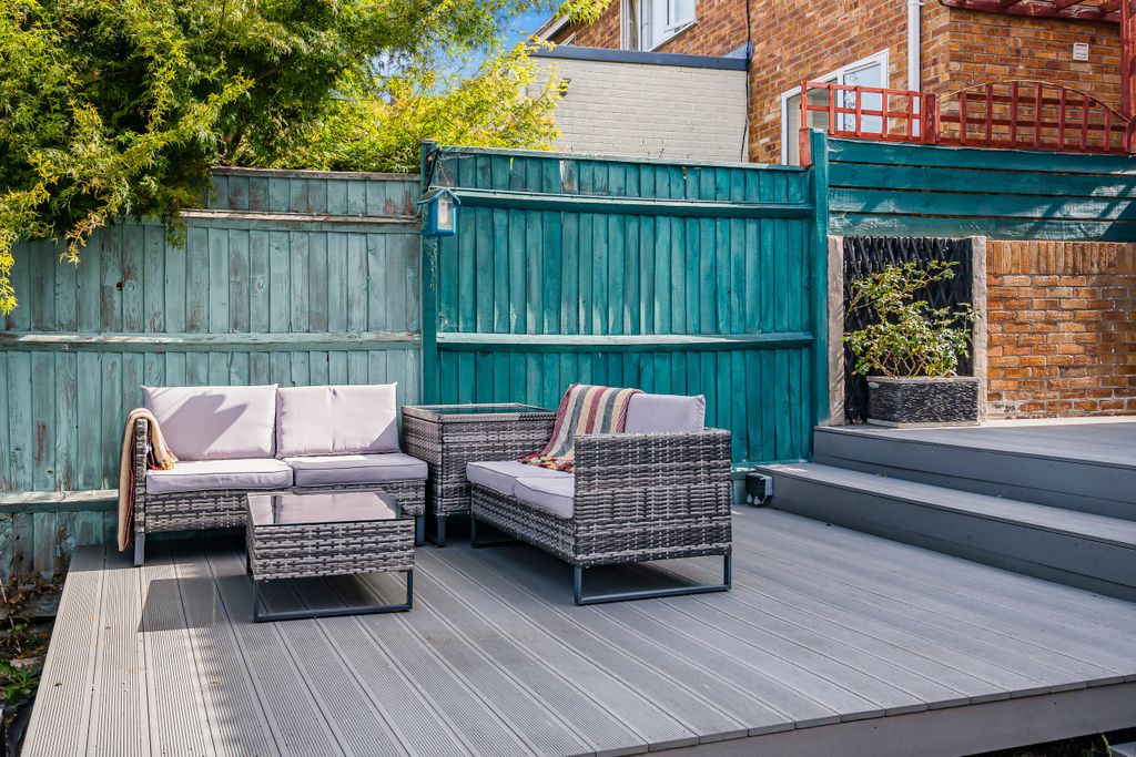 Property photo 2 of 30 Decking Area