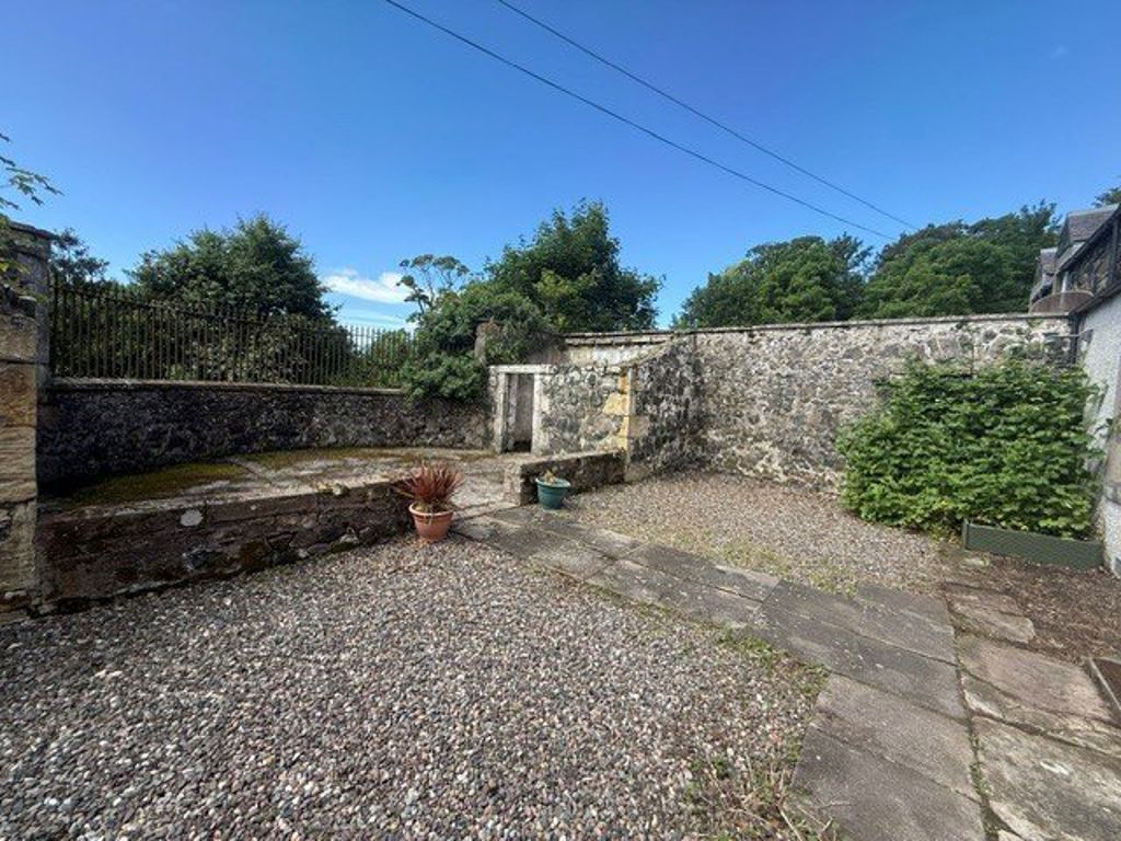 Property photo 2 of 8