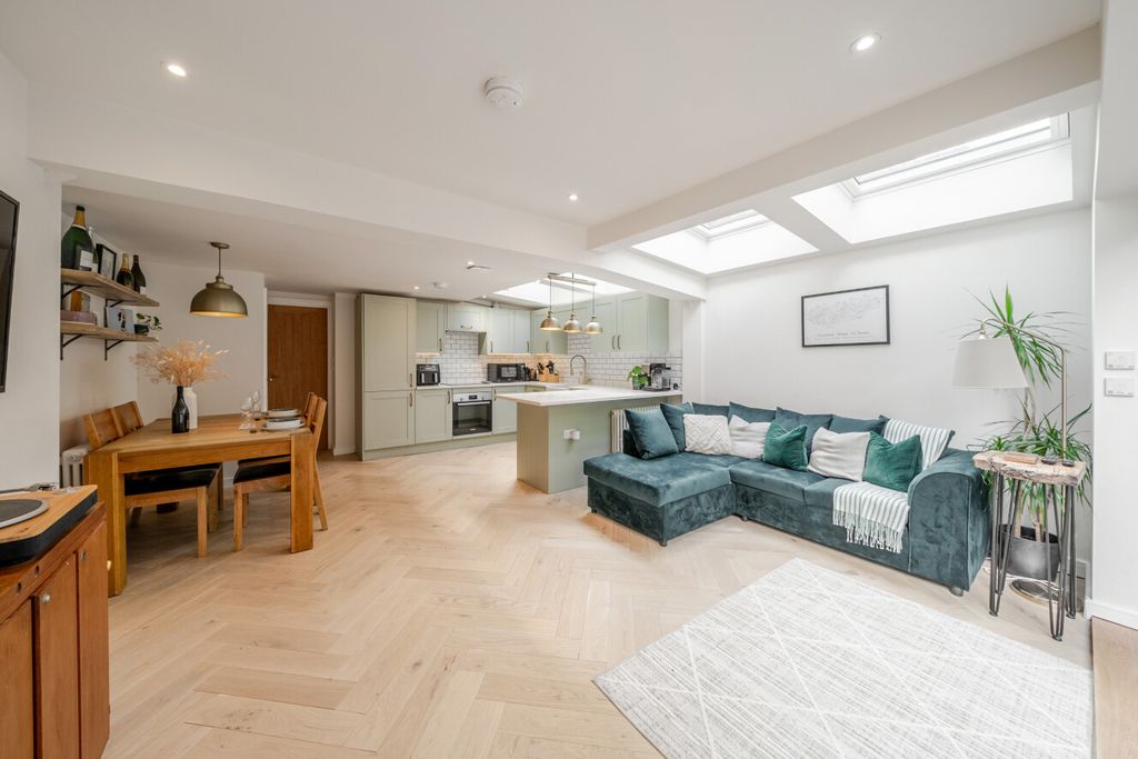 Property photo 1 of 21 1454359-14-69F9Dd...