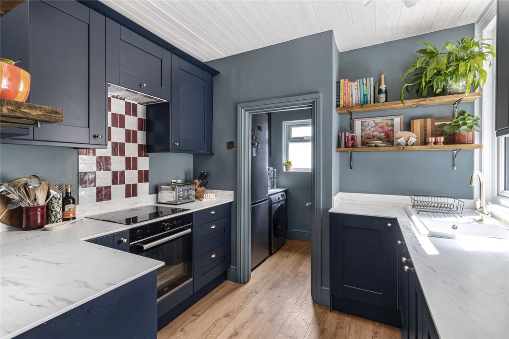 Property photo 3 of 17 Kitchen