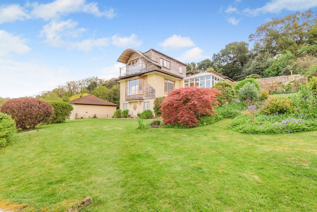Property photo 1 of 33