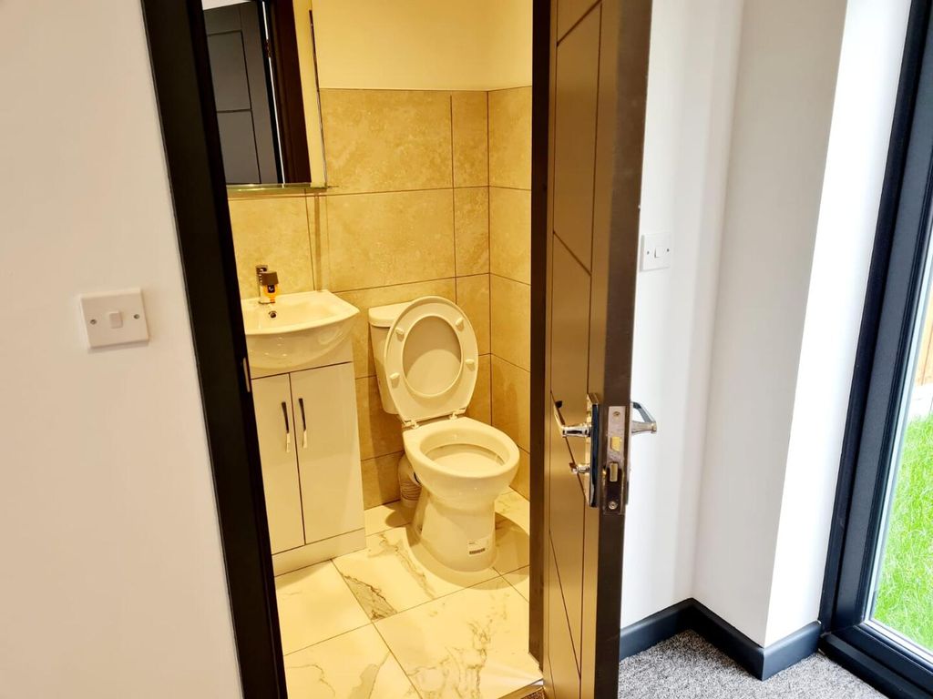 Property photo 3 of 13 WC