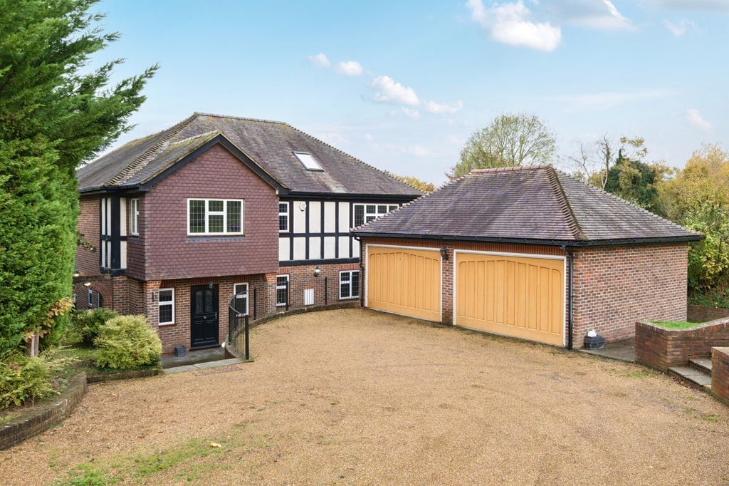 Property photo 1 of 21 External