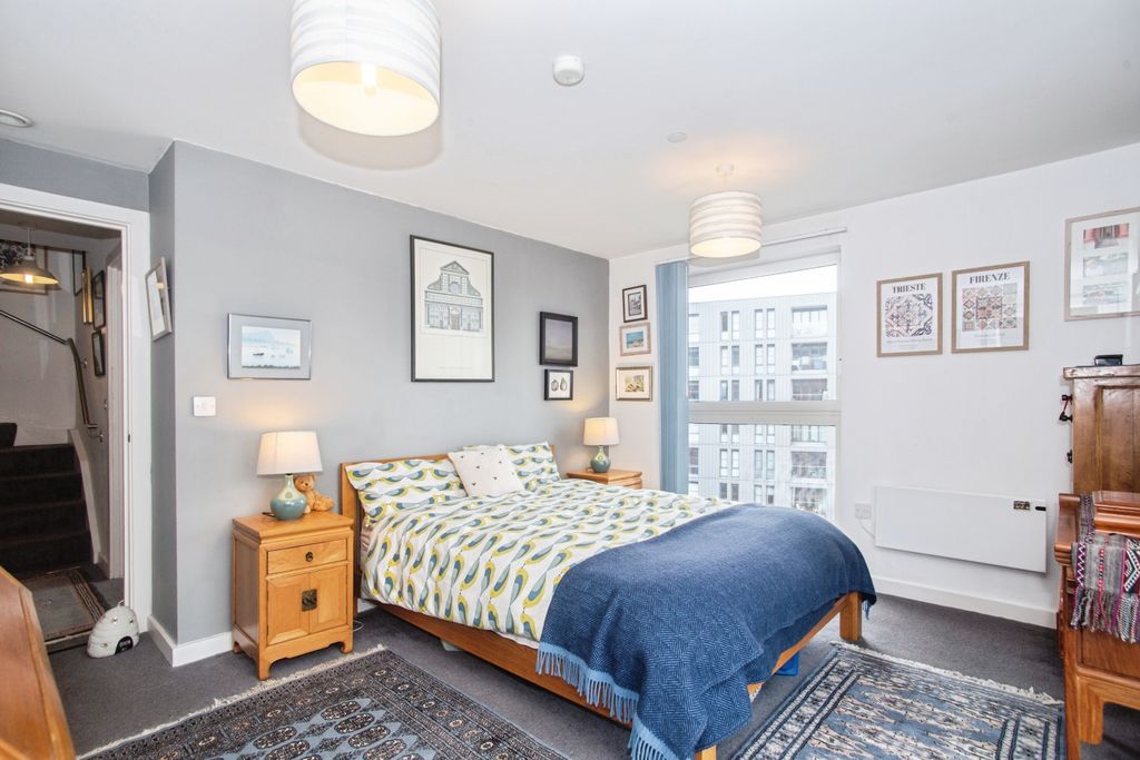 Property photo 3 of 13 Master Bedroom