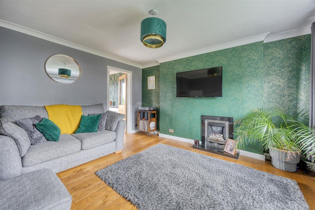 Property photo 3 of 26 3_Cambourne_Road_Moodiesburn_009.Jpeg