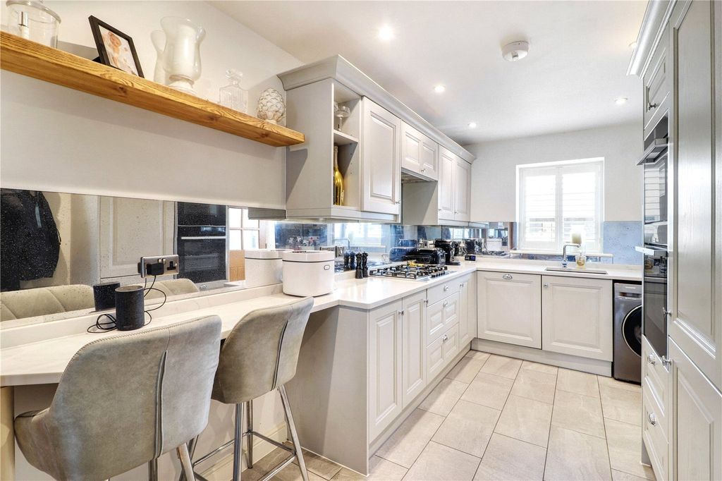 Property photo 2 of 19 Kitchen