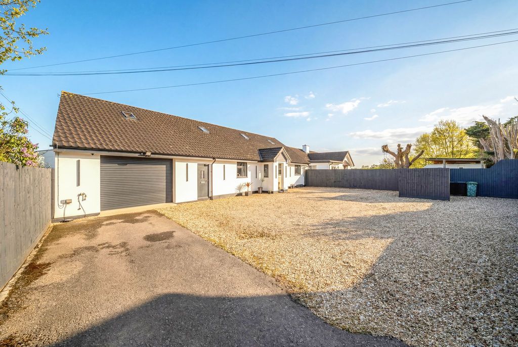 Property photo 1 of 28 Photo 4