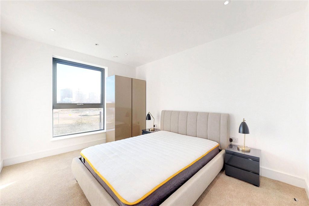 Additional image 7 of 2 bed flat for saleCity View Point E14